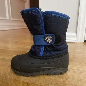 Blue Kamik toddler 9 snow boots